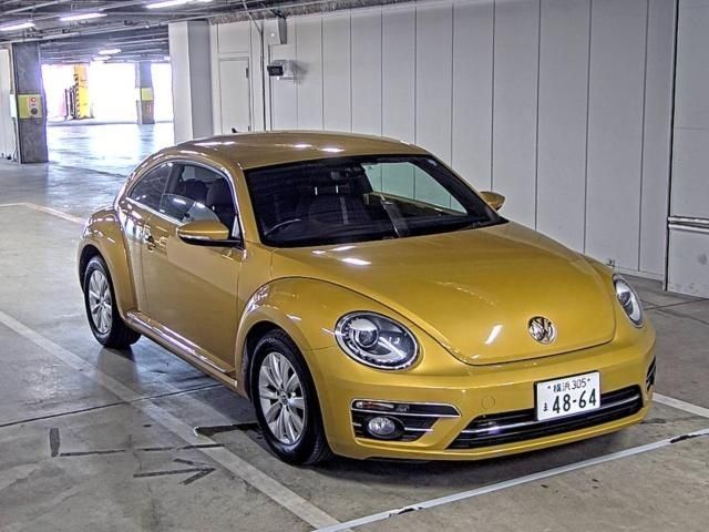 39 Volkswagen The beetle 16CBZ 2017 г. (ZIP Osaka)